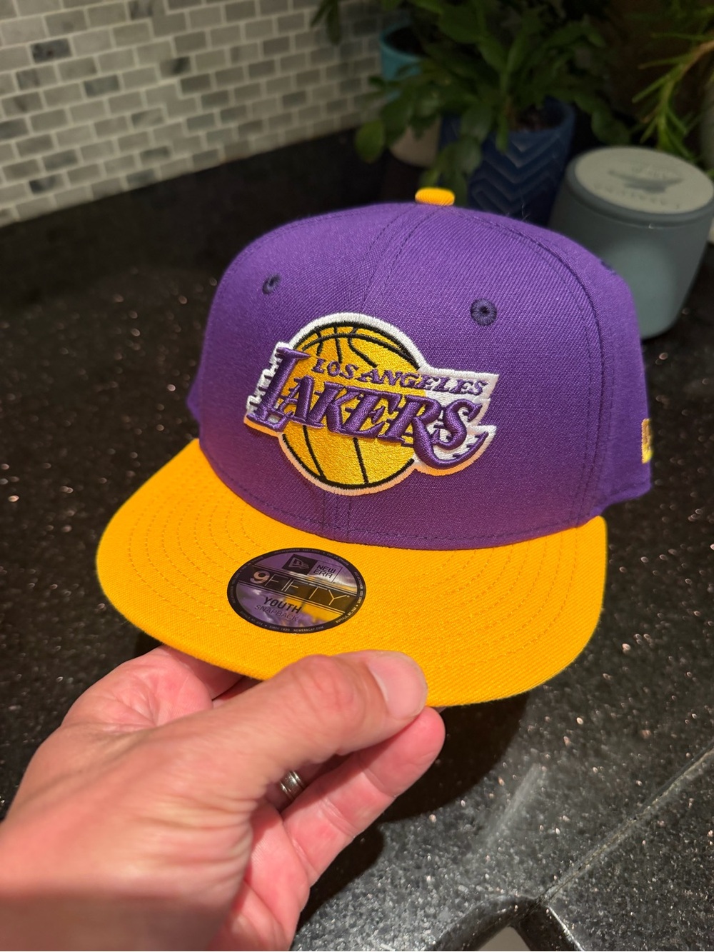 Los Angeles Lakers New Era 9FIFTY Adjustable Youth Cap NWT
